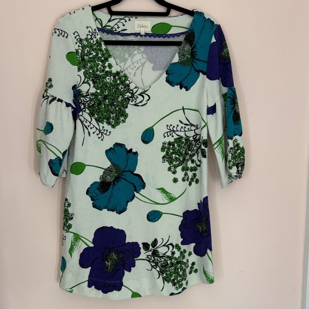 Deletta White and Green Top with Purple Trim